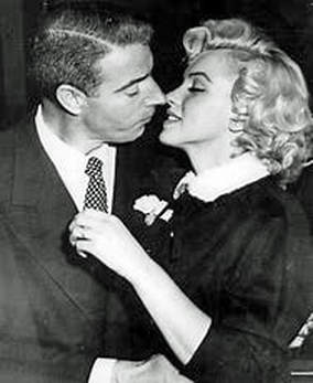 Picture Joe Dimaggio kisses Marilyn Monroe